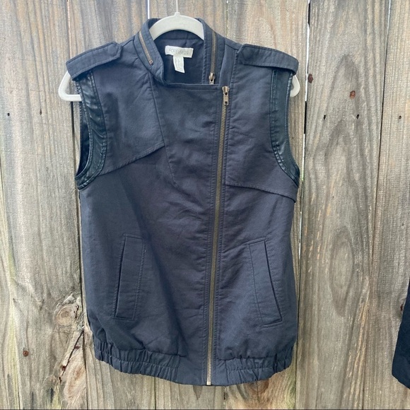 FOREVER 21  Vest with faux leather trim size Small - Picture 2 of 6